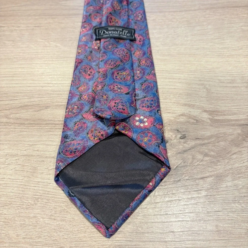 Donatello Mens Silk Tie Blue Pink Paisley Made in Italy Rome Formal Necktie